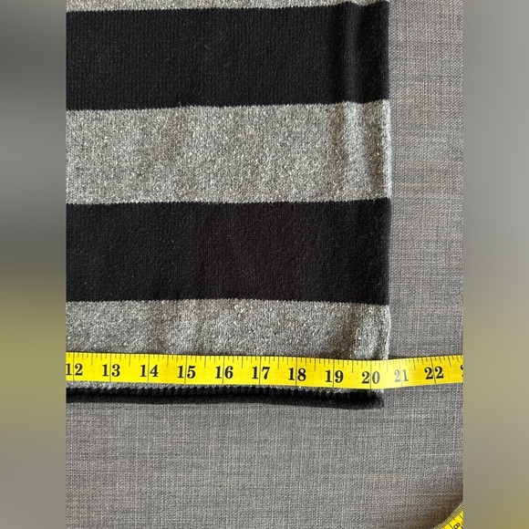 GAP | Oversized Striped Crewneck Sweater – Black & Gray | Size L (Unisex Fit) - Picture 10 of 10